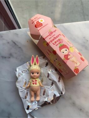 Sonny Angel Strawberry Love - Rabbit
